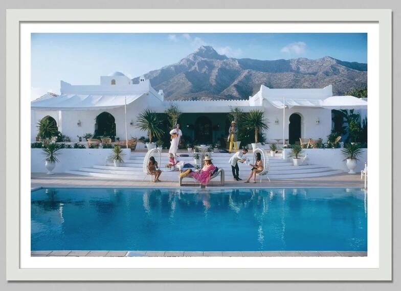 Luxury Lifestyle Us - الرجعية Poolside المضيف الفاخرة نمط الحياة